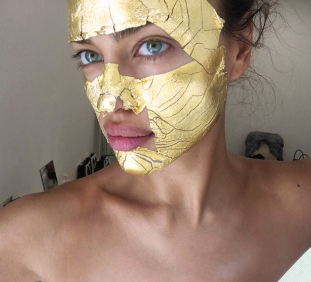 راز زیبایی پوست مدل ها با ماسک طلا