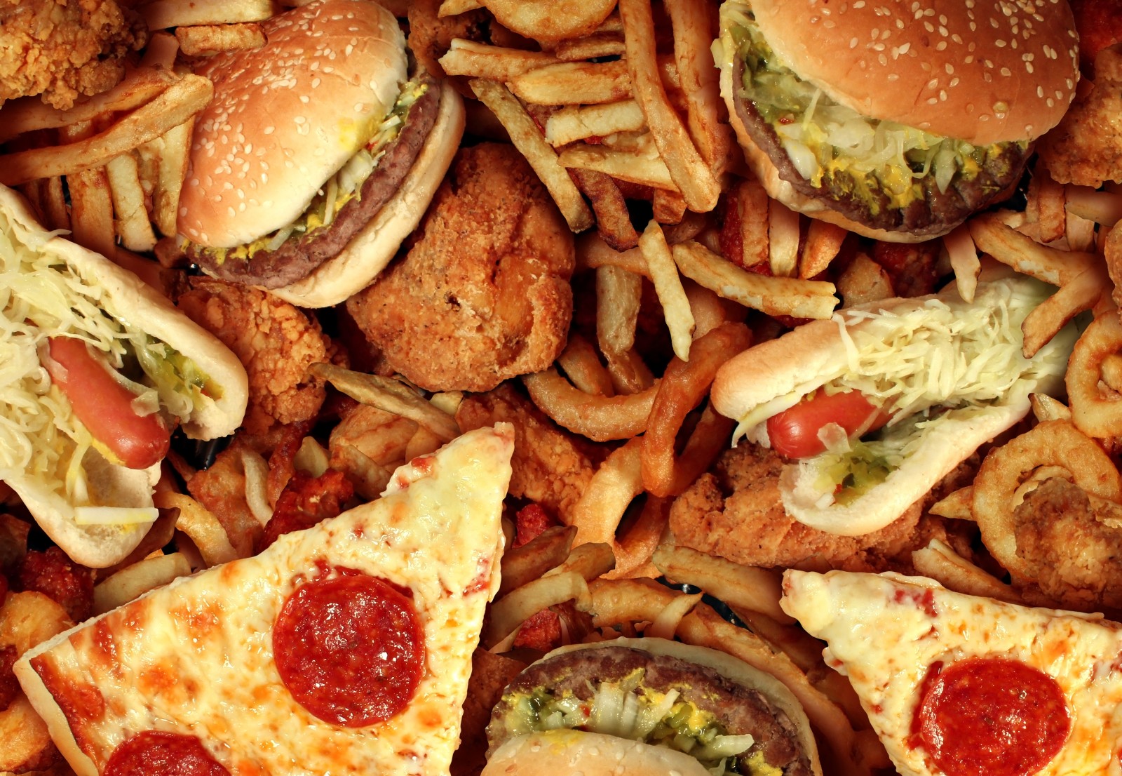 فست فود و غذای آماده منجر به چاقی و بیماری‌های عروقی می‌شود